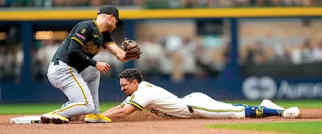 Bucs drop third straight to first-place Brewers